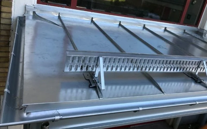 17. Nylagt aluminiumtak till inglasat uterum